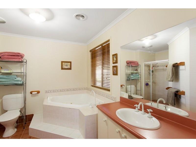 36 Parkwood Avenue, Narre Warren South VIC 3805