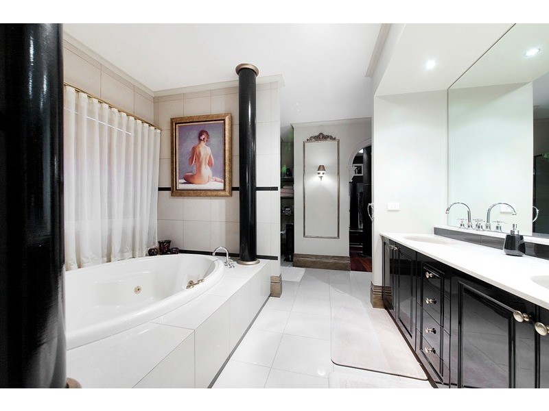 9 The Elms, Narre Warren VIC 3805