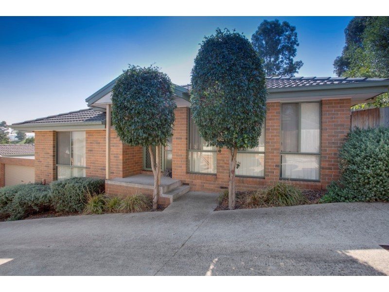 Unit 4/79 Strathaven Drive, Berwick VIC 3806