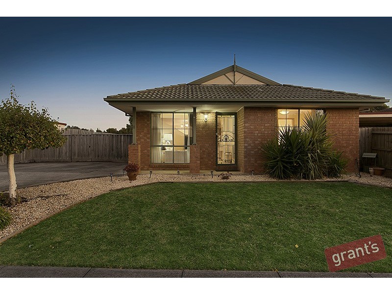 8 Norman Place, Narre Warren VIC 3805