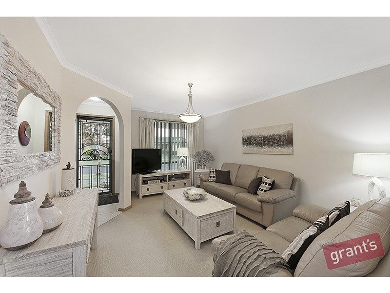 8 Norman Place, Narre Warren VIC 3805