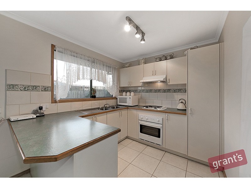 8 Norman Place, Narre Warren VIC 3805