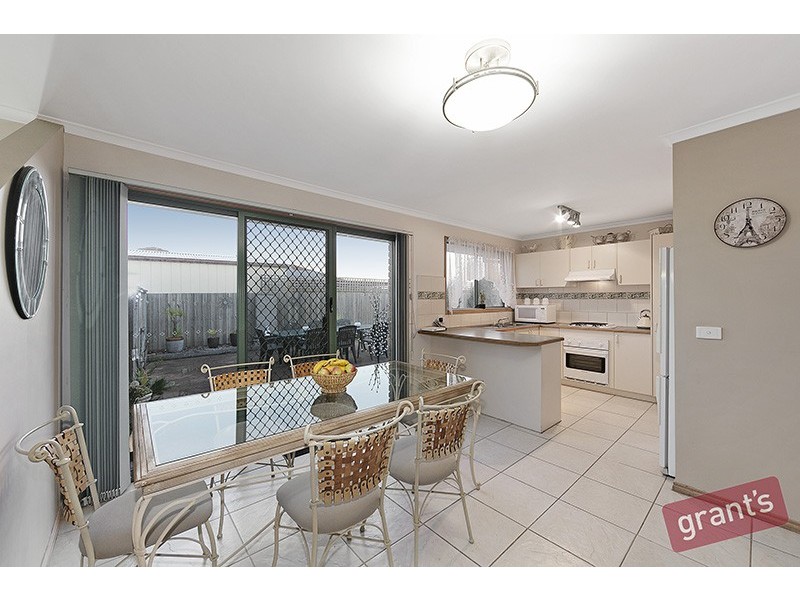 8 Norman Place, Narre Warren VIC 3805