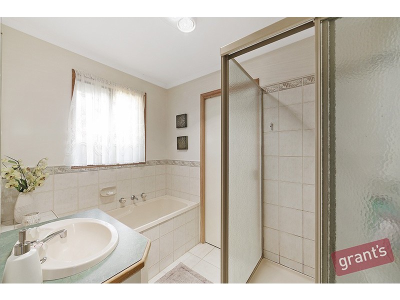 8 Norman Place, Narre Warren VIC 3805