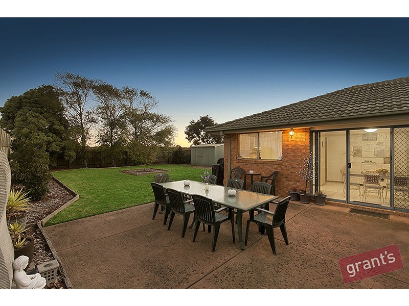 8 Norman Place, Narre Warren VIC 3805