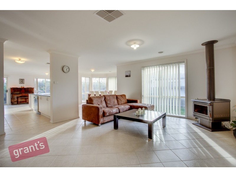 19 Kingston Avenue, Narre Warren South VIC 3805