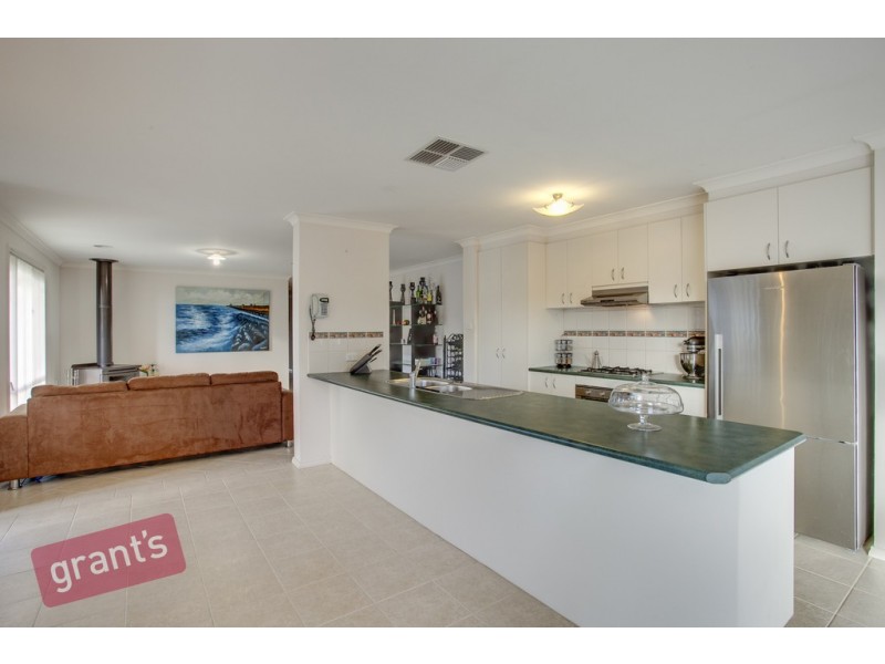 19 Kingston Avenue, Narre Warren South VIC 3805