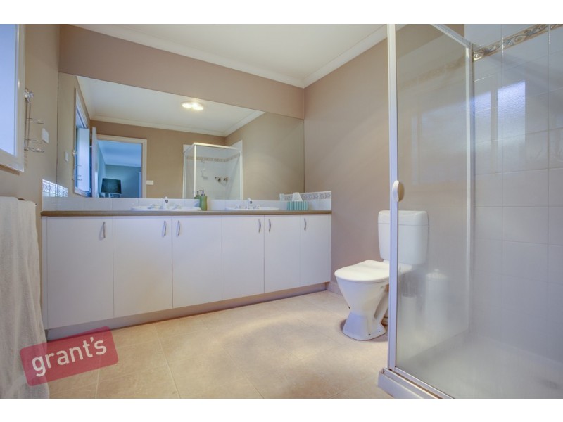 19 Kingston Avenue, Narre Warren South VIC 3805