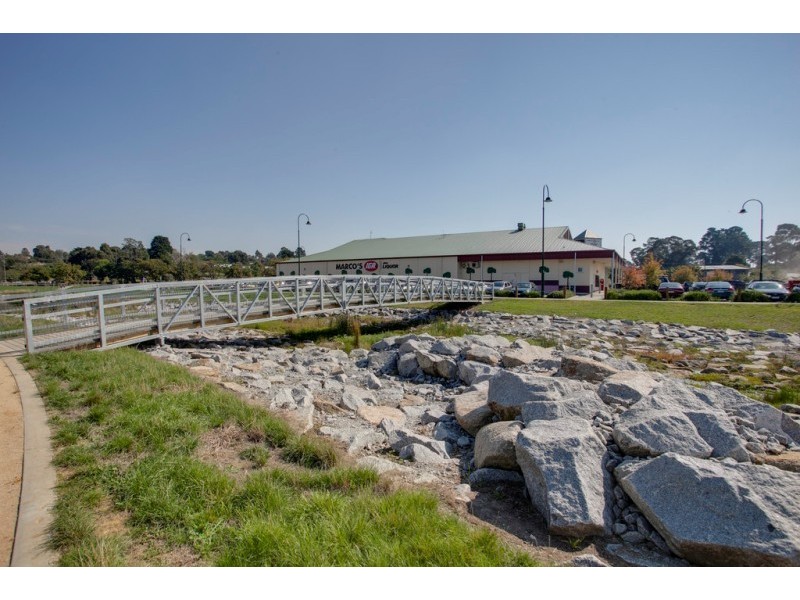 18 Oakview Boulevard, Narre Warren North VIC 3804