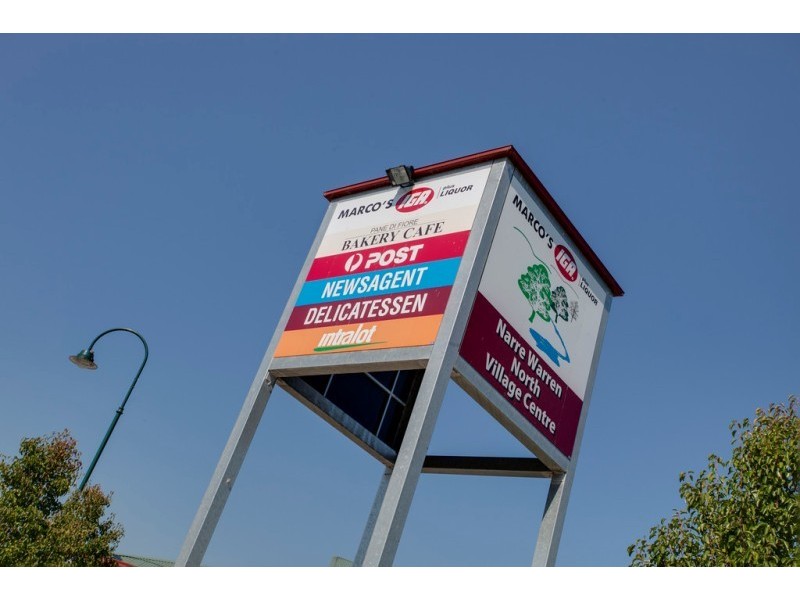 18 Oakview Boulevard, Narre Warren North VIC 3804