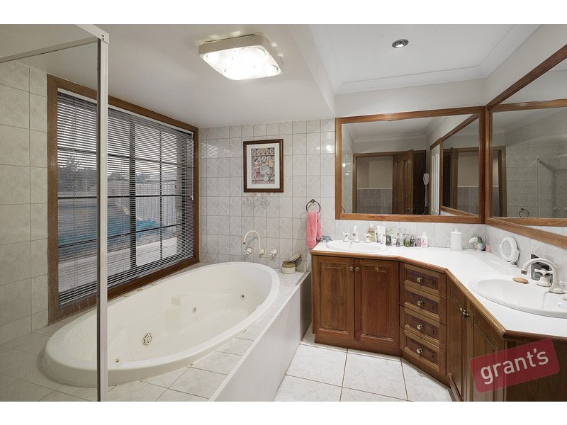 1/14 Croxton Drive, Kurunjang VIC 3337