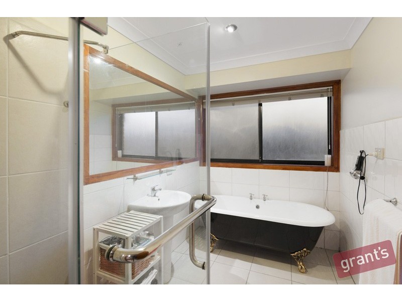 1/14 Croxton Drive, Kurunjang VIC 3337