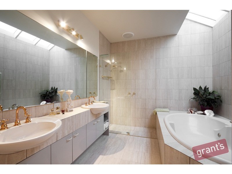 21-23 Fontaine Terrace, Narre Warren North VIC 3804