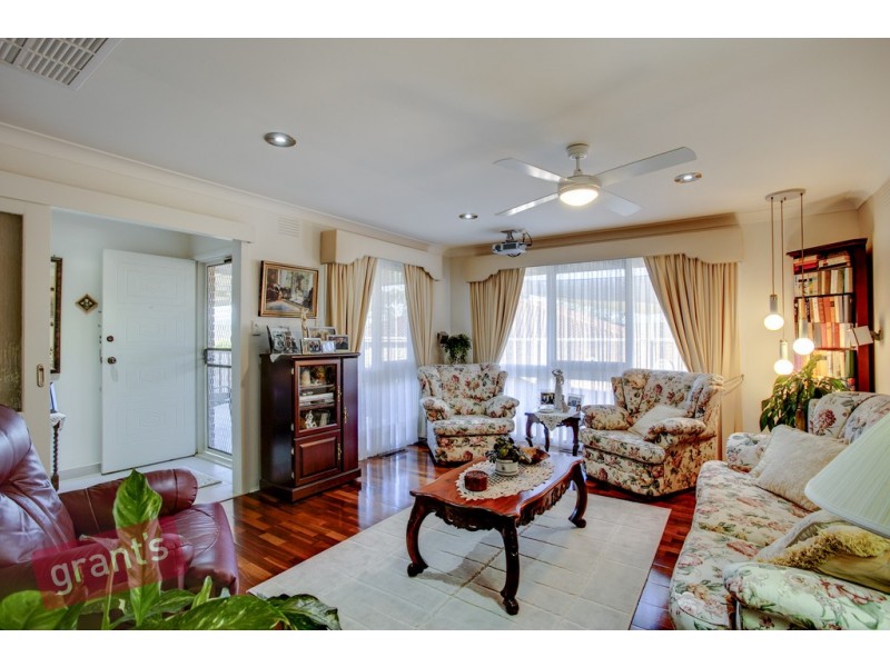 24 Monteith Crescent, Endeavour Hills VIC 3802