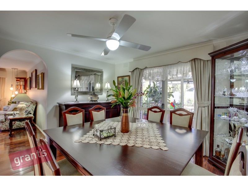 24 Monteith Crescent, Endeavour Hills VIC 3802