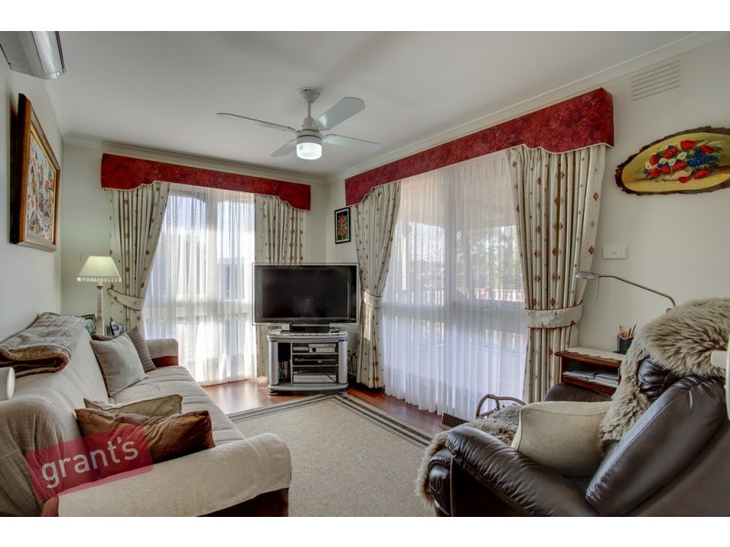 24 Monteith Crescent, Endeavour Hills VIC 3802