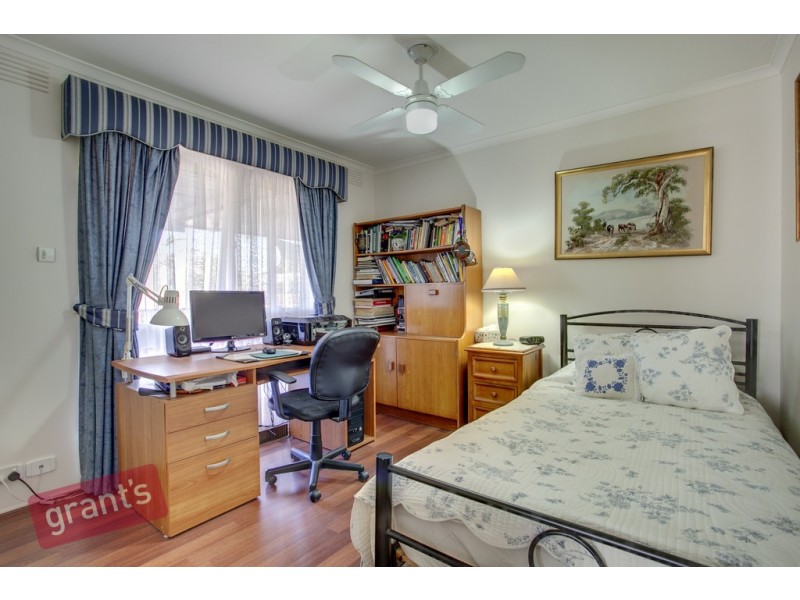 24 Monteith Crescent, Endeavour Hills VIC 3802