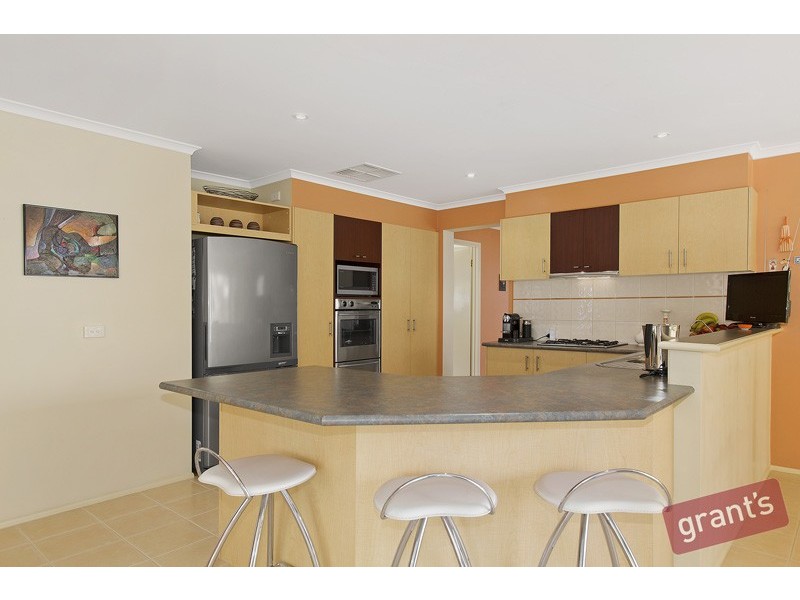 24 Blandford Crescent, Narre Warren South VIC 3805