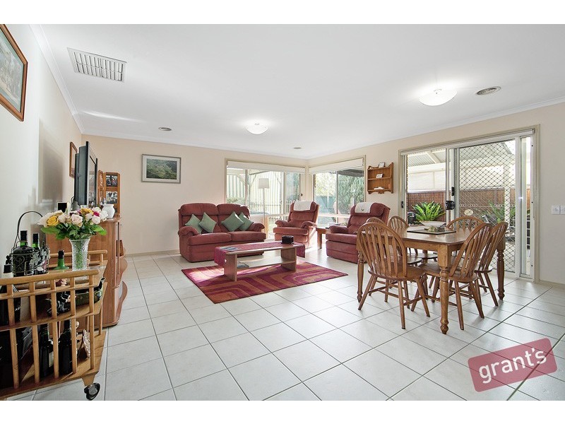 2 Rich Walk, Narre Warren South VIC 3805