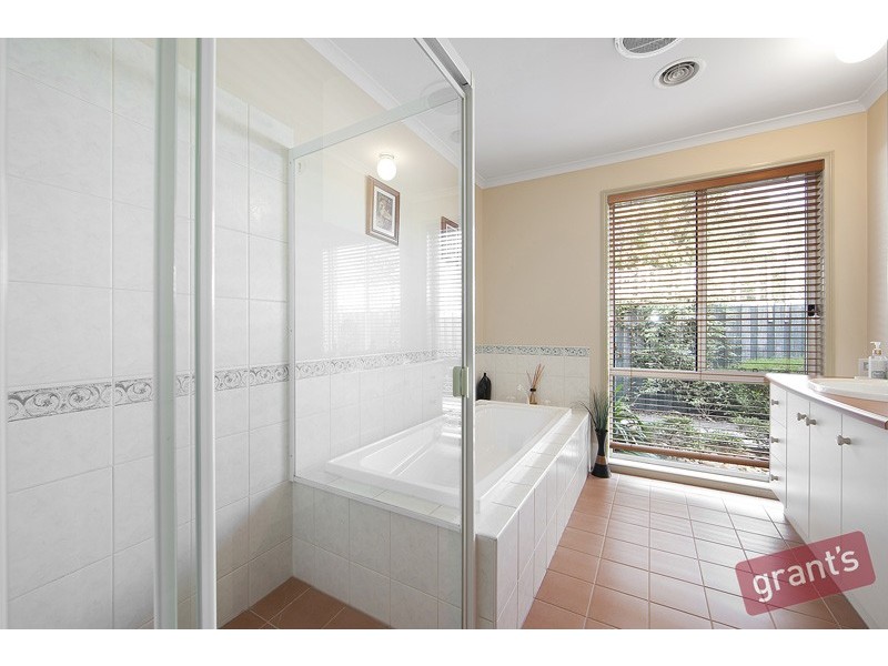 2 Rich Walk, Narre Warren South VIC 3805