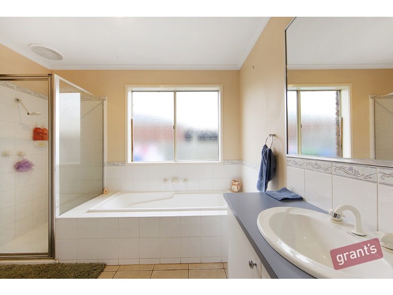 90 Harold Keys Drive, Narre Warren South VIC 3805