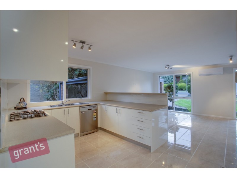 53 Sydney Parkinson Avenue, Endeavour Hills VIC 3802