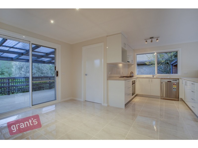 53 Sydney Parkinson Avenue, Endeavour Hills VIC 3802