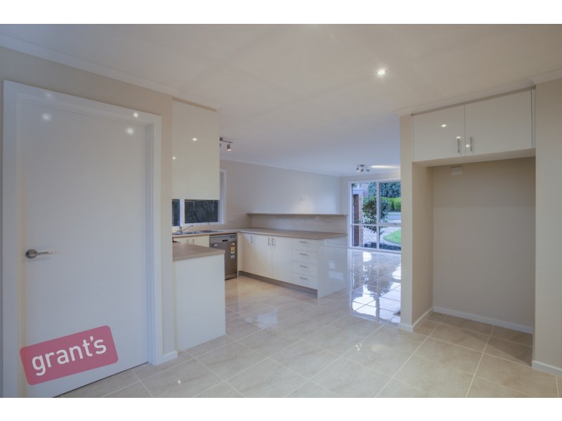 53 Sydney Parkinson Avenue, Endeavour Hills VIC 3802