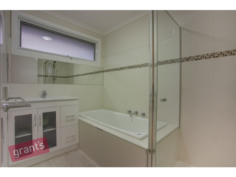 53 Sydney Parkinson Avenue, Endeavour Hills VIC 3802