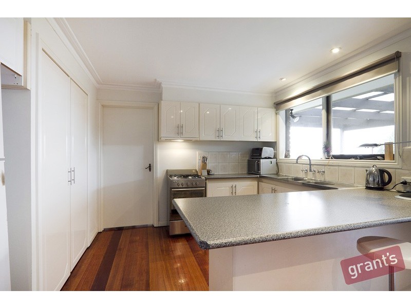 24 Charles Green Avenue, Endeavour Hills VIC 3802