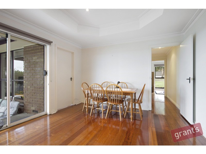 24 Charles Green Avenue, Endeavour Hills VIC 3802