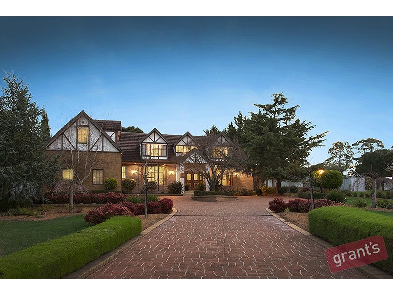 44 Halcyon Way, Narre Warren South VIC 3805