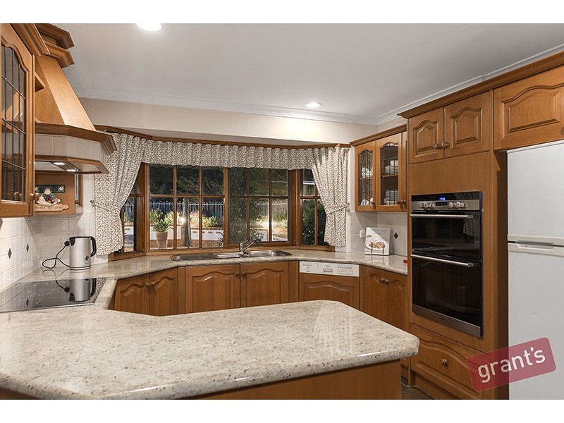 44 Halcyon Way, Narre Warren South VIC 3805