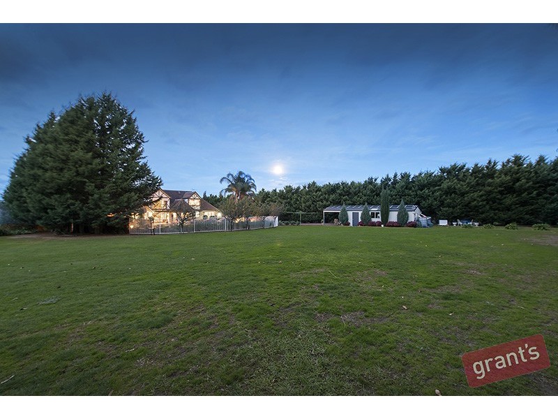 44 Halcyon Way, Narre Warren South VIC 3805