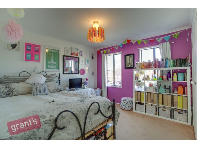 8 Cromford Crescent, Narre Warren South VIC 3805