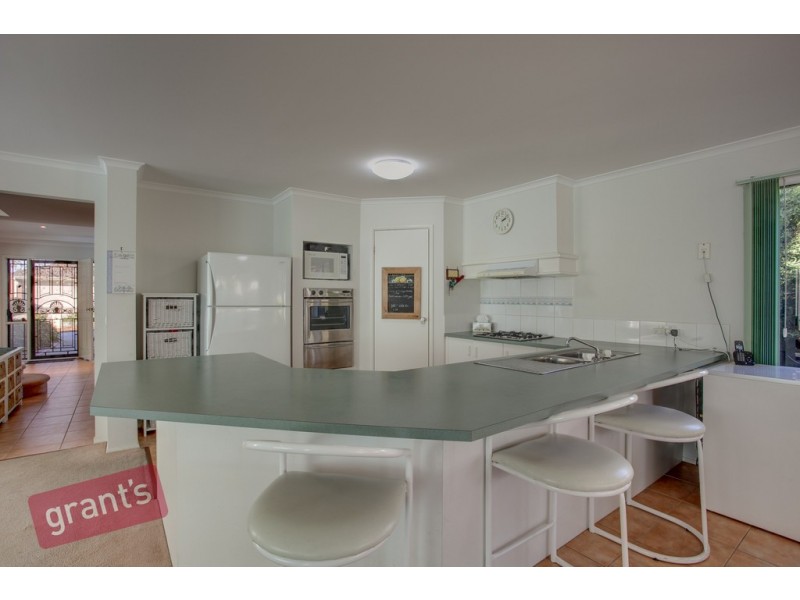 8 Cromford Crescent, Narre Warren South VIC 3805