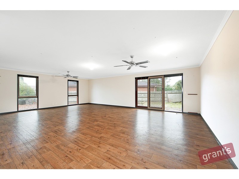 8 Durham Court, Narre Warren VIC 3805