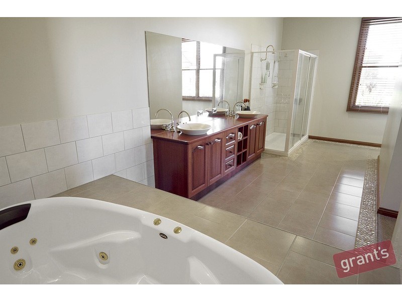 224 Narre Warren Cranbourne Road, Narre Warren South VIC 3805