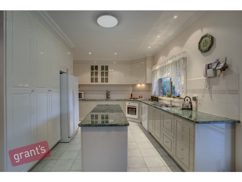 15 Glen Vista Drive, Narre Warren North VIC 3804