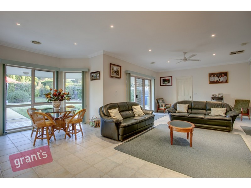 15 Glen Vista Drive, Narre Warren North VIC 3804