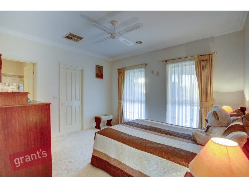 15 Glen Vista Drive, Narre Warren North VIC 3804