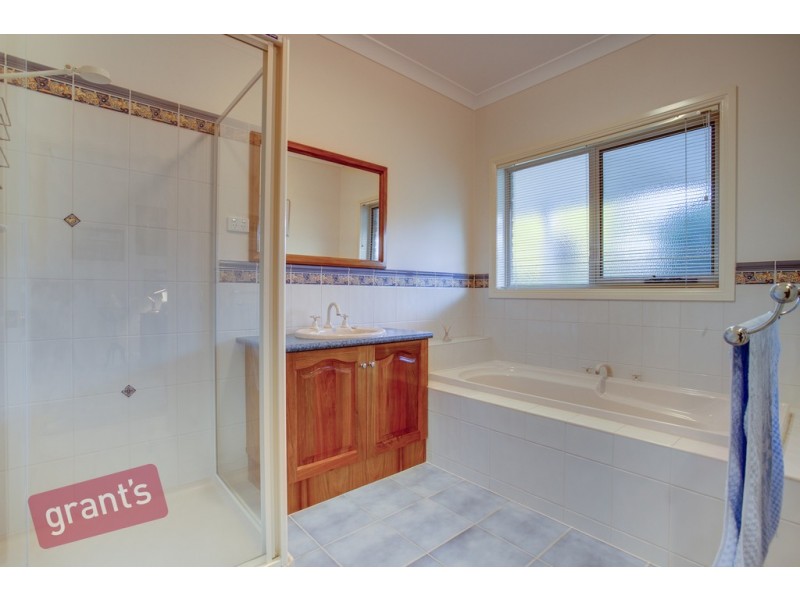 15 Glen Vista Drive, Narre Warren North VIC 3804