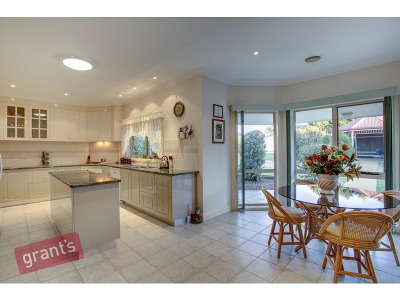 15 Glen Vista Drive, Narre Warren North VIC 3804