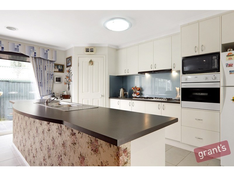 8 Kenton Walk, Narre Warren South VIC 3805