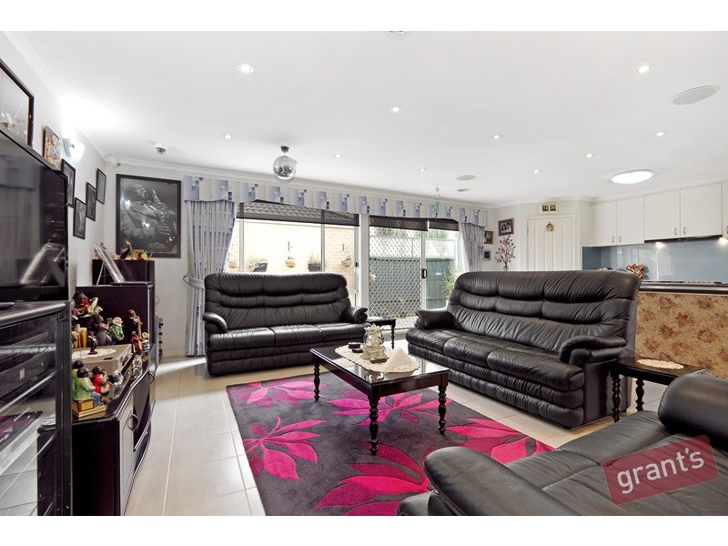 8 Kenton Walk, Narre Warren South VIC 3805