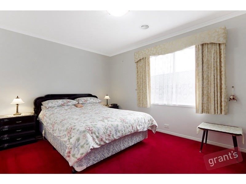 8 Kenton Walk, Narre Warren South VIC 3805