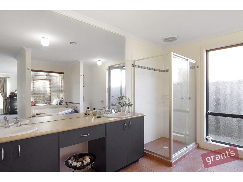 4 Merriwee Grove, Narre Warren South VIC 3805