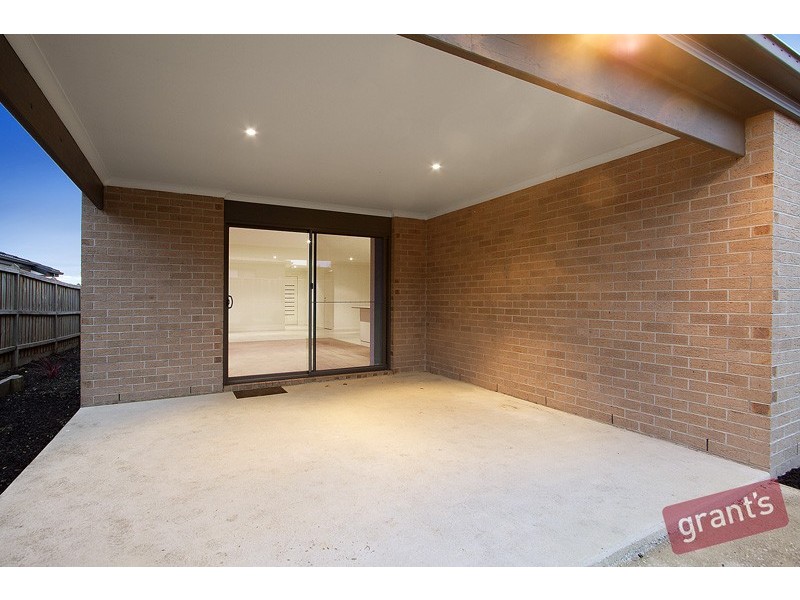 3 Snowdonia Road, Cranbourne North VIC 3977