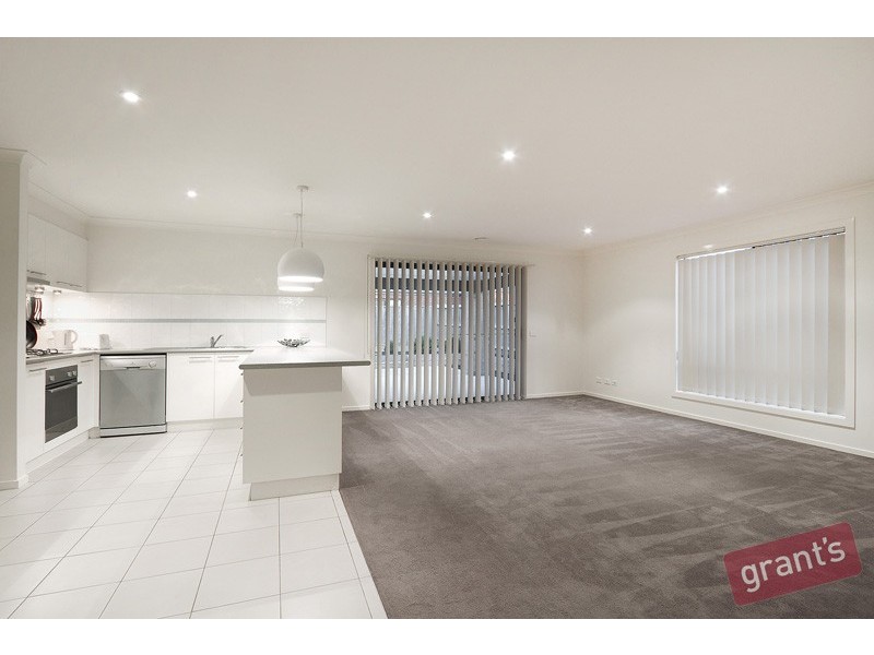 3 Snowdonia Road, Cranbourne North VIC 3977