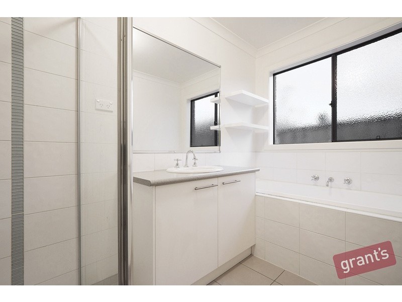 3 Snowdonia Road, Cranbourne North VIC 3977